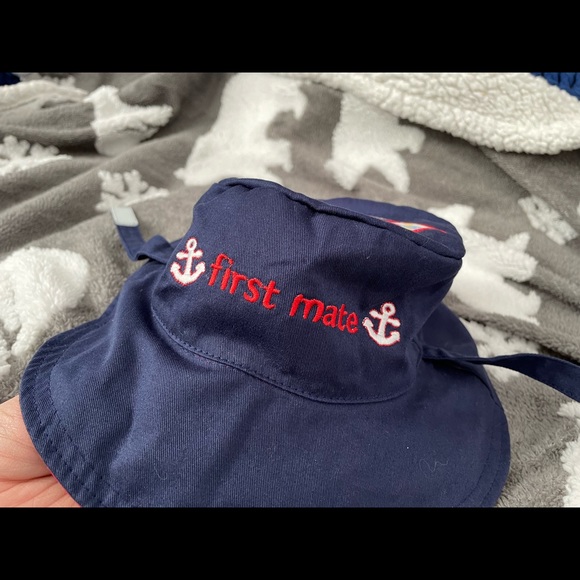 💙2/$25 Toddler reversible bucket hat - Picture 4 of 5